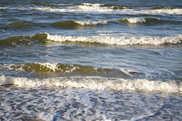 Wellenspiel an der Ostsee