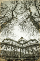 nostalgisch texturierts Bild vom Kristallpalast in Madrid