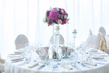 Elegant wedding dinner table