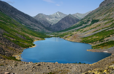 Fototapeta na wymiar Lake Guitar in the mountains Baikal ridge