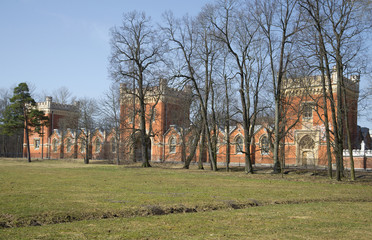 Вид на корпуса Готических конюшен весенним днем. Петродворец