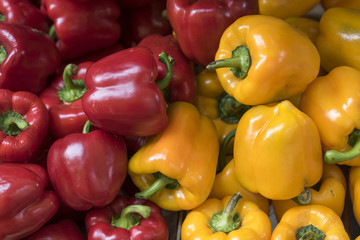 Peperoni rossi e gialli