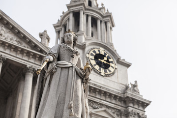 Queen Anne at west of St Paul's cathedral