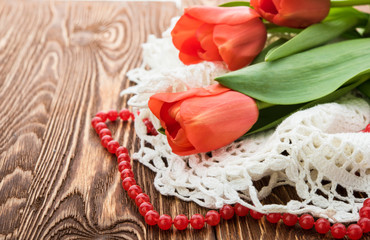 Fototapeta na wymiar red tulips on wooden background