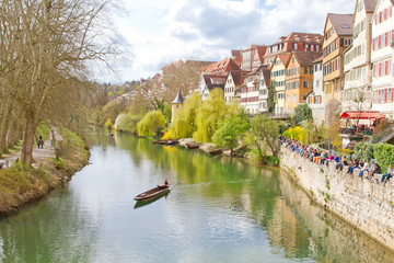 Tübingen mit Neckar im Frühling © Jürgen Fälchle