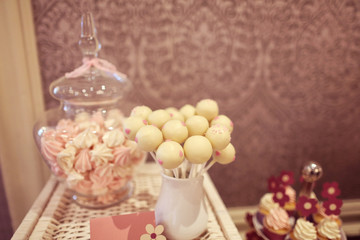 Delicious white cake pops