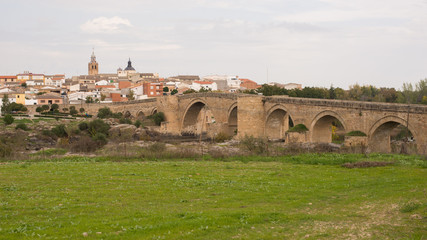 Obraz premium Puente gótico de El Puente del Arzobispo