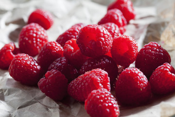 Himbeeren auf Papier
