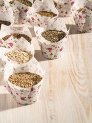 Verschiedene Getreidesorten, Papierformen, gesunde Ernährung