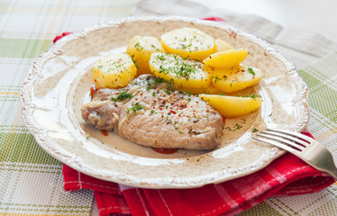 meat and boiled potatoes