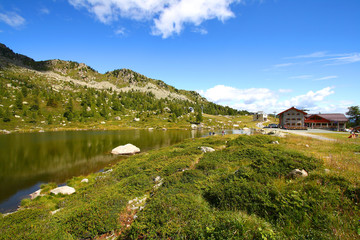 Fototapeta na wymiar Lake landascape in high dolomiti. Italy