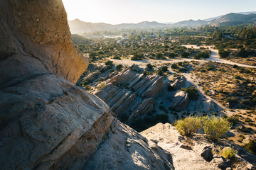 Rocks and view of Vasquez Rocks County Park, in Agua Dulce, Cali