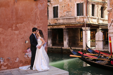 Bride and groom in Venice