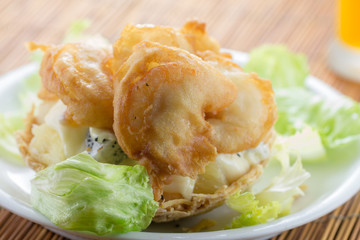 Shrimp with salad and sauce