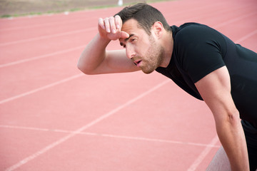 Obraz premium Runner man resting after exercise