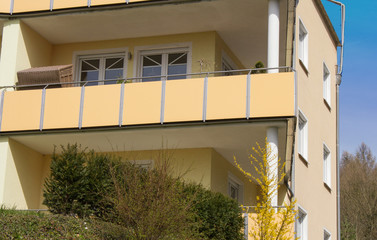 Fototapeta na wymiar Moderne Wohnhäuser in angesagtem Viertel
