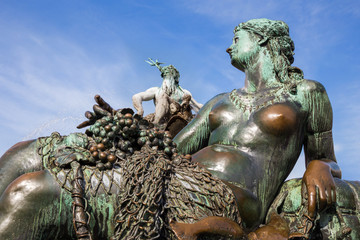 Neptunbrunnen auf dem Alexanderplatz in Berlin, Deutschland © pixelklex