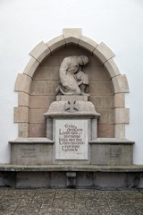 Fototapeta na wymiar Kriegerdenkmal in Rain