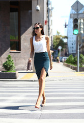 Fototapeta premium Business woman crossing the road outside