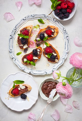 Berry bruschetta