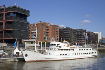 Altes Fahrgastschiff im Sandtorhafen in der Hafencity, Hamburg