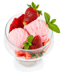Strawberry ice cream in a cup