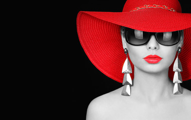 Woman in red hat and sunglasses over black background - 81512330