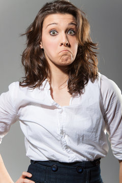Chica dudando