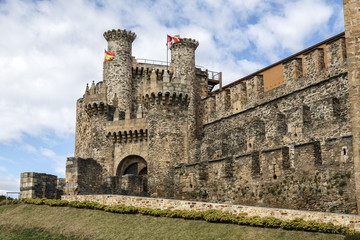 Fototapeta na wymiar Home or main entrance of Templar castle in Ponferrada