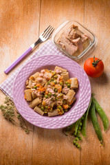 pasta with tuna tomatoes and green peas