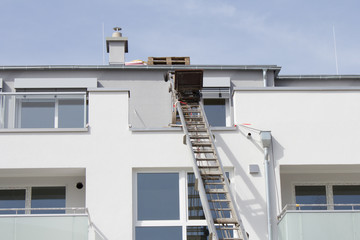 Modernes Wohnhaus mit Balkon