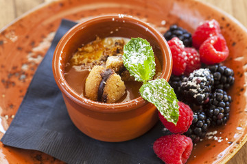 vanilla panna cotta with berries