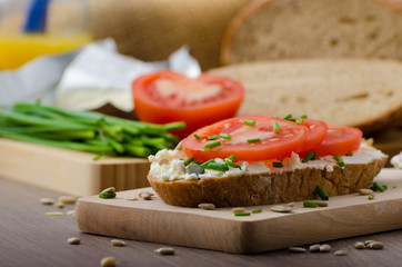 Healthy breakfast - homemade beer bread with cheese, tomatoes