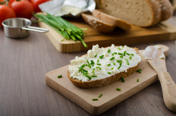 Healthy breakfast - homemade beer bread with cheese, tomatoes