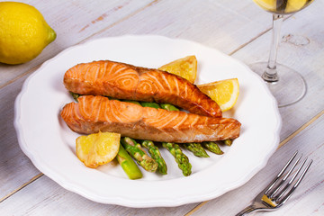 Broiled Salmon and Asparagus