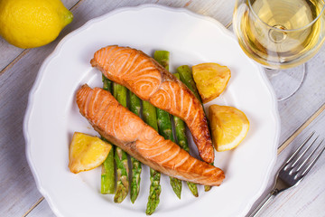 Broiled Salmon and Asparagus