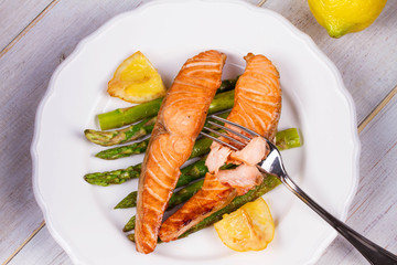 Broiled Salmon and Asparagus