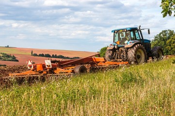 Obraz premium Tractor on the field