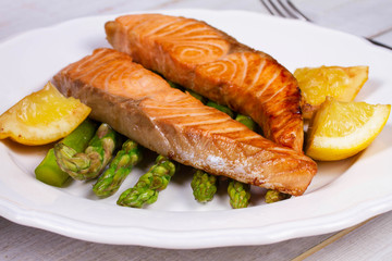 Broiled Salmon and Asparagus