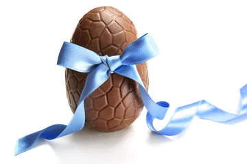Outdoor-Kissen Chocolate Easter egg with color ribbon bow isolated on white © Africa Studio
