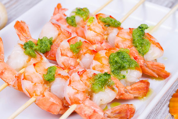 Shrimps with green butter sause
