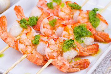 Shrimps with green butter sause