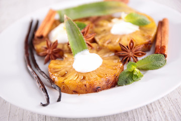 pineapple slice