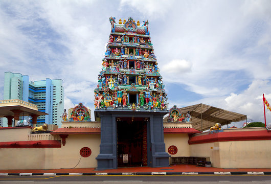 Сингапур. Индуистский Храм Шри Мариамман .