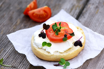 Brötchen mit Quark