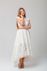 Naklejka premium Young woman in a white dress