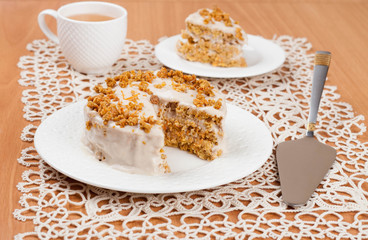 carrot cake with cream of mascarpone and honey
