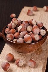 Obraz premium Hazelnuts, filbert on old wooden background