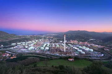 Photo sur Plexiglas Bâtiment industriel industrial factory at twilight