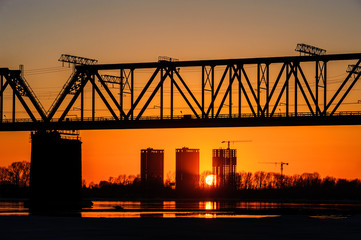 Obraz premium Railroad bridge and construction site on river bank 